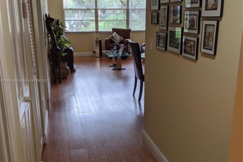 Condo in Pembroke Pines, Florida, 1 bedroom  № 1817104 - photo 2