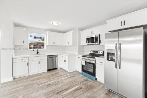 Casa en venta en Oakland Park, Florida, 4 dormitorios, 165.37 m2 № 1928543 - foto 6