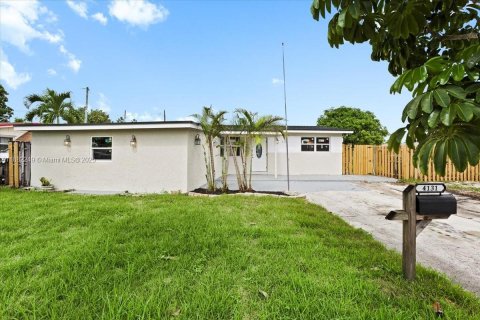 Casa en venta en Oakland Park, Florida, 4 dormitorios, 165.37 m2 № 1928543 - foto 1