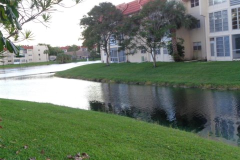 Copropriété à vendre à Sunrise, Floride: 2 chambres, 78.97 m2 № 2084572 - photo 21