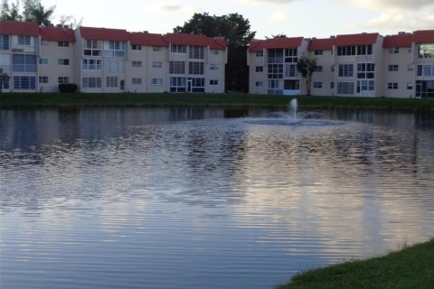 Copropriété à vendre à Sunrise, Floride: 2 chambres, 78.97 m2 № 2084572 - photo 17