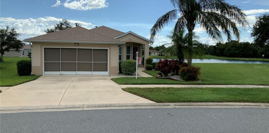 House in Leesburg, Florida 3 bedrooms, 137.22 sq.m. № 1846545