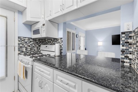 Copropriété à vendre à Miami Beach, Floride: 1 chambre, 65.03 m2 № 2047088 - photo 3