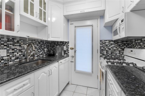 Copropriété à vendre à Miami Beach, Floride: 1 chambre, 65.03 m2 № 2047088 - photo 5