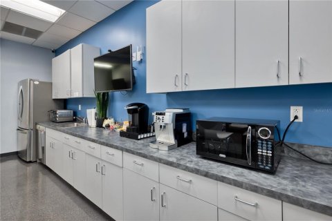 Propiedad comercial en alquiler en Orlando, Florida, 44887.77 m2 № 1868921 - foto 18