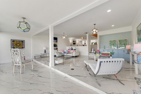 Townhouse in West Palm Beach, Florida 3 bedrooms, 252.6 sq.m. № 2281440 - photo 12