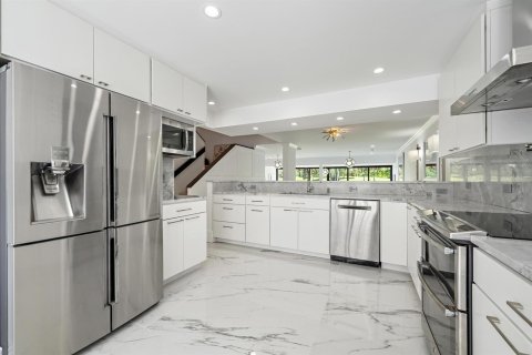Townhouse in West Palm Beach, Florida 3 bedrooms, 252.6 sq.m. № 2281440 - photo 20