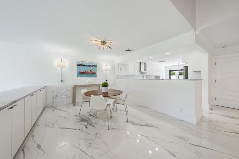 Townhouse in West Palm Beach, Florida 3 bedrooms, 252.6 sq.m. № 2281440 - photo 16