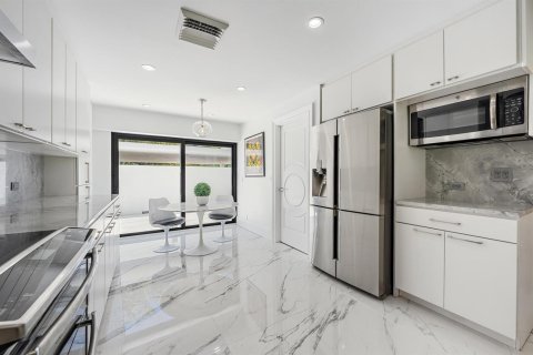 Townhouse in West Palm Beach, Florida 3 bedrooms, 252.6 sq.m. № 2281440 - photo 19