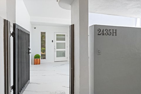 Townhouse in West Palm Beach, Florida 3 bedrooms, 252.6 sq.m. № 2281440 - photo 2