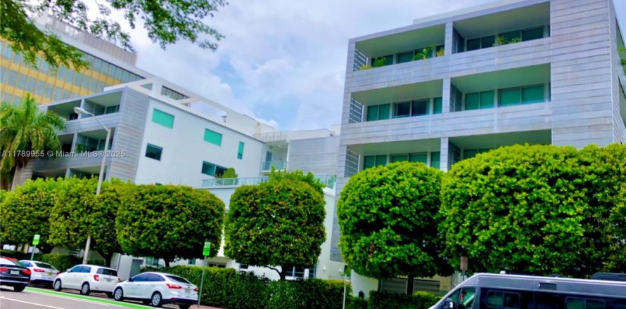 Condominio en Miami Beach, Florida, 2 dormitorios № 1730842