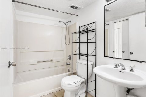Copropriété à louer à Miami, Floride: 2 chambres, 81.48 m2 № 1924374 - photo 14