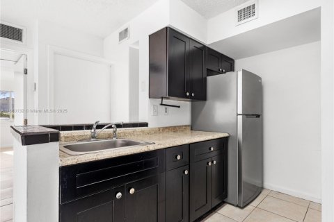 Copropriété à louer à Miami, Floride: 2 chambres, 81.48 m2 № 1924374 - photo 8