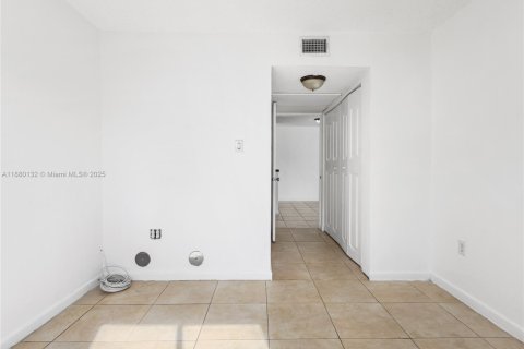 Copropriété à louer à Miami, Floride: 2 chambres, 81.48 m2 № 1924374 - photo 13