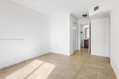 Copropriété à louer à Miami, Floride: 2 chambres, 81.48 m2 № 1924374 - photo 19