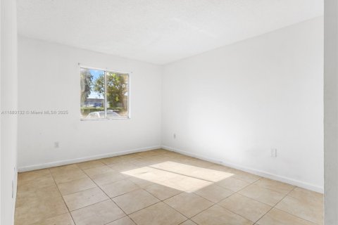 Copropriété à louer à Miami, Floride: 2 chambres, 81.48 m2 № 1924374 - photo 18