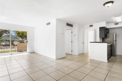Copropriété à louer à Miami, Floride: 2 chambres, 81.48 m2 № 1924374 - photo 2