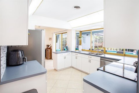 Купить виллу или дом в Холливуд, Флорида 3 спальни, 146.79м2, № 1988088 - фото 15