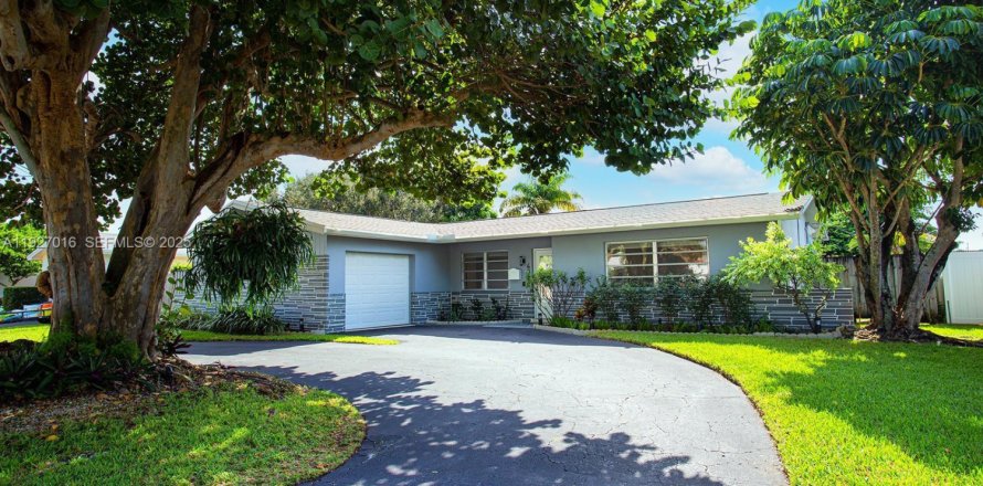 Дом в Холливуд, Флорида 3 спальни, 146.79м2 № 1988088