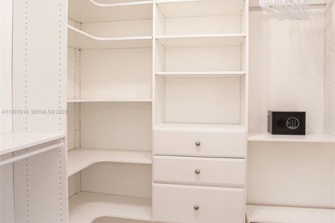 Купить виллу или дом в Холливуд, Флорида 3 спальни, 146.79м2, № 1988088 - фото 25