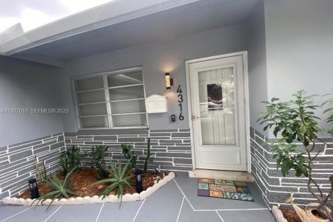 Купить виллу или дом в Холливуд, Флорида 3 спальни, 146.79м2, № 1988088 - фото 2