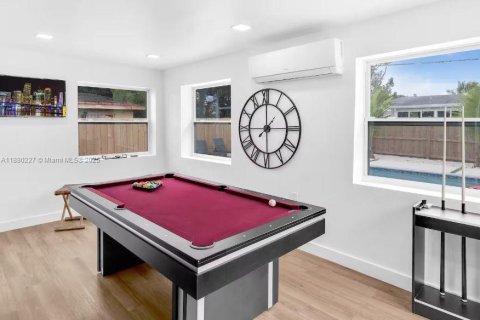 House in Miami, Florida 3 bedrooms, 142.05 sq.m. № 1931437 - photo 11