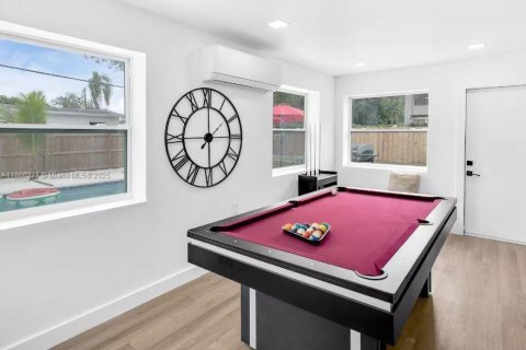 House in Miami, Florida 3 bedrooms, 142.05 sq.m. № 1931437 - photo 12