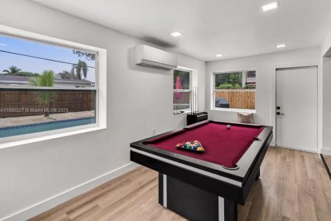 House in Miami, Florida 3 bedrooms, 142.05 sq.m. № 1931437 - photo 8