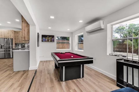 House in Miami, Florida 3 bedrooms, 142.05 sq.m. № 1931437 - photo 7