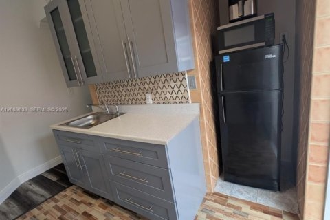 Immobilier commercial à louer à Miami, Floride: 1 chambre № 2297817 - photo 3