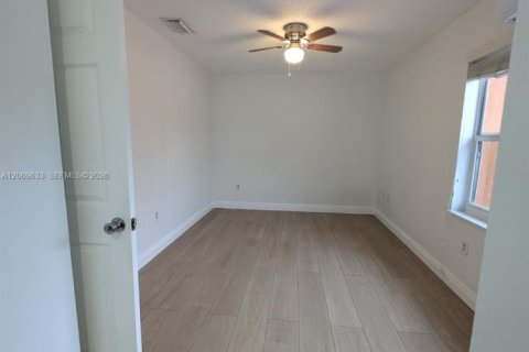 Immobilier commercial à louer à Miami, Floride: 1 chambre № 2297817 - photo 6