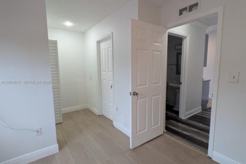 Immobilier commercial à louer à Miami, Floride: 1 chambre № 2297817 - photo 7
