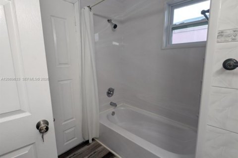 Immobilier commercial à louer à Miami, Floride: 1 chambre № 2297817 - photo 9
