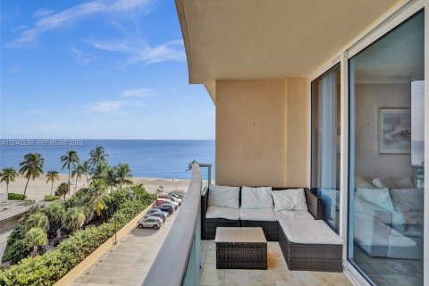 Estudio en el Condominio en Hollywood, Florida  № 2086464