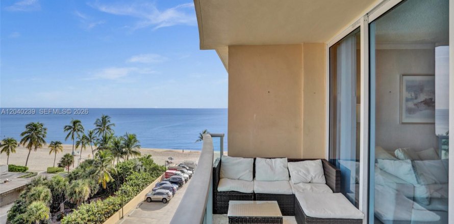 Estudio en el Condominio en Hollywood, Florida  № 2086464
