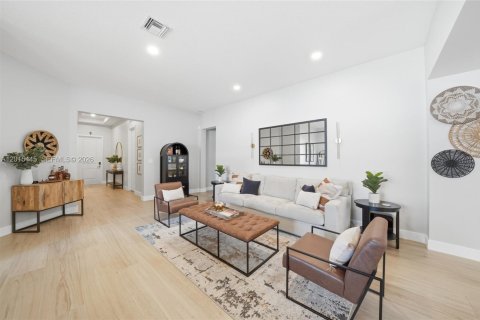 Casa en venta en Miramar, Florida, 4 dormitorios, 211.26 m2 № 2077549 - foto 8