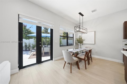 Casa en venta en Miramar, Florida, 4 dormitorios, 211.26 m2 № 2077549 - foto 18