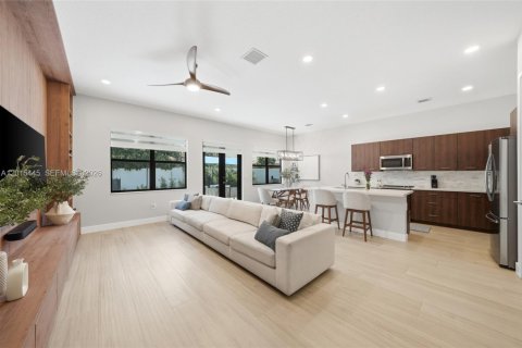Casa en venta en Miramar, Florida, 4 dormitorios, 211.26 m2 № 2077549 - foto 16