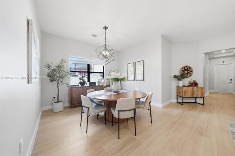 Casa en venta en Miramar, Florida, 4 dormitorios, 211.26 m2 № 2077549 - foto 10
