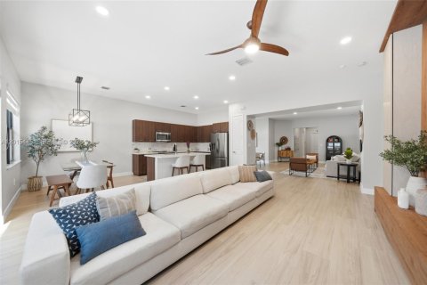 Casa en venta en Miramar, Florida, 4 dormitorios, 211.26 m2 № 2077549 - foto 15
