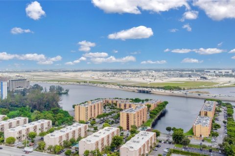 Купить кондоминиум в Майами, Флорида 3 спальни, 95.13м2, № 1972151 - фото 22