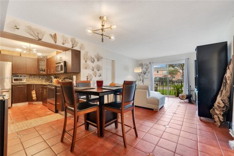 Купить кондоминиум в Майами, Флорида 3 спальни, 95.13м2, № 1972151 - фото 1