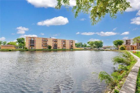 Купить кондоминиум в Майами, Флорида 3 спальни, 95.13м2, № 1972151 - фото 19