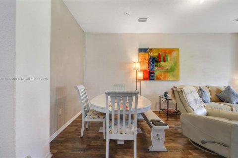 Townhouse in Homestead, Florida 2 bedrooms, 132.94 sq.m. № 1946770 - photo 12