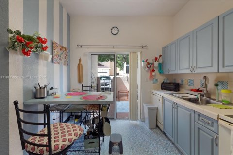 Townhouse in Homestead, Florida 2 bedrooms, 132.94 sq.m. № 1946770 - photo 15