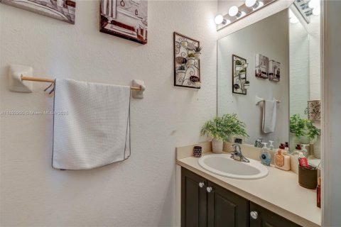 Townhouse in Homestead, Florida 2 bedrooms, 132.94 sq.m. № 1946770 - photo 18