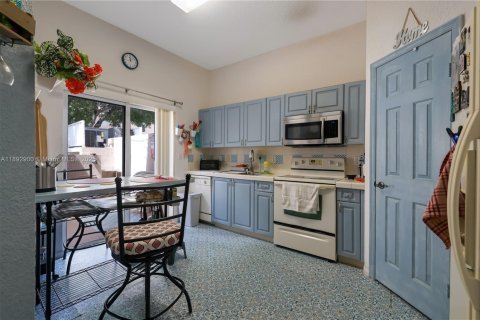 Townhouse in Homestead, Florida 2 bedrooms, 132.94 sq.m. № 1946770 - photo 14