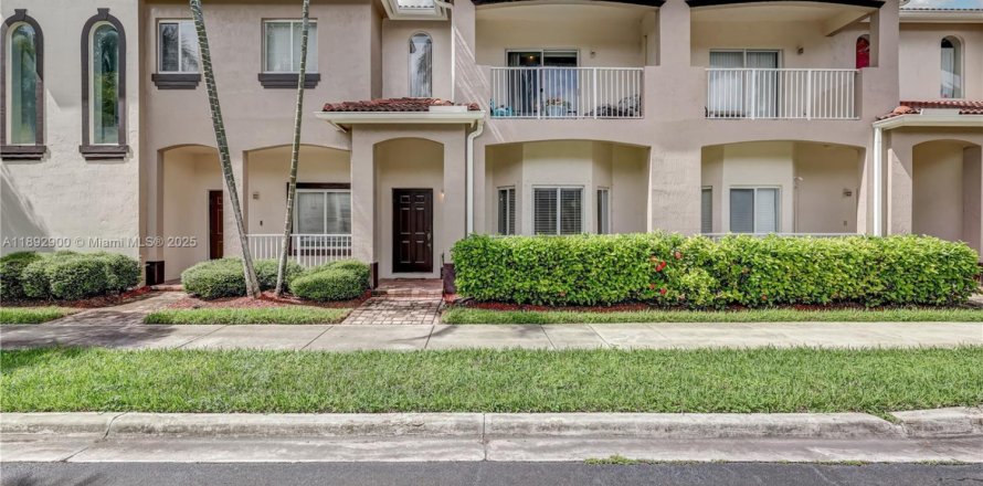Townhouse in Homestead, Florida 2 bedrooms, 132.94 sq.m. № 1946770