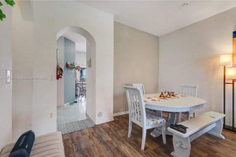 Townhouse in Homestead, Florida 2 bedrooms, 132.94 sq.m. № 1946770 - photo 11