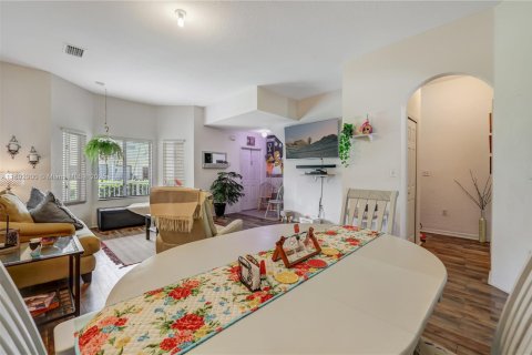 Townhouse in Homestead, Florida 2 bedrooms, 132.94 sq.m. № 1946770 - photo 13